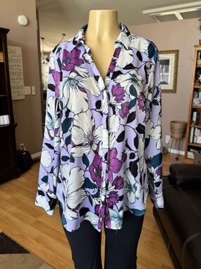 Worthington purple floral long sleeve button up the front blouse-size L